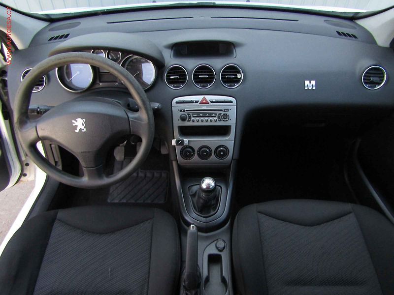 Peugeot 308 (2009) 1.6 HDi, AC, výhřev sed - fotka 8 z 15