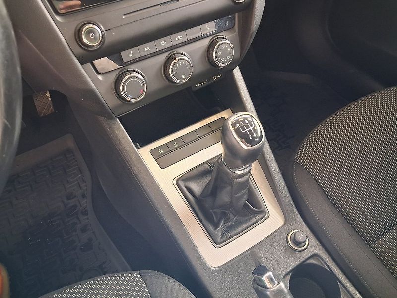 Škoda Octavia 1.6TDI 66kW 2015 - fotka 13 z 14