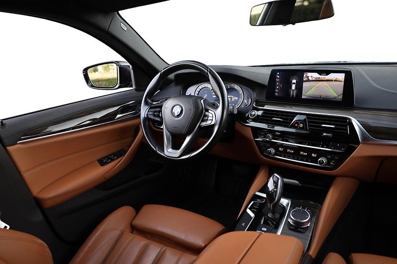 BMW Řada 5 520d xDrive Touring - fotka 9 z 16