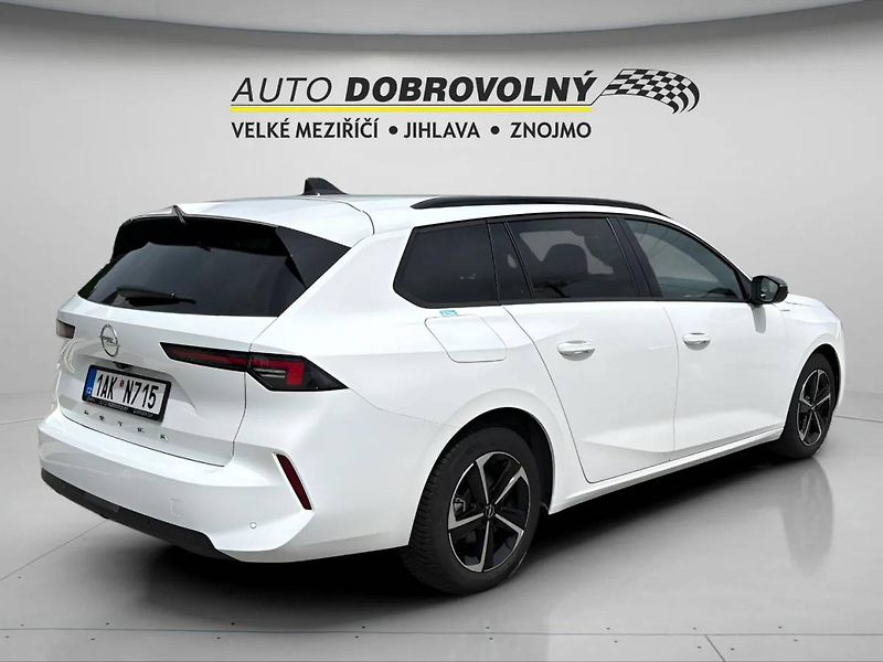 Opel Astra Edition ST 1.2 TURBO (96kW/130 - fotka 8 z 20