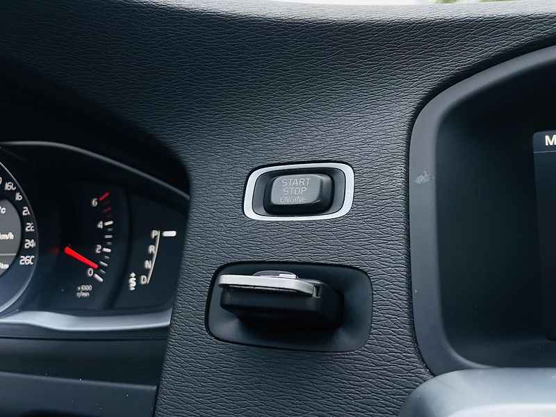 Volvo V60 2.0D 5VÁLEC AUT SERVISKA TAŽNÉ - fotka 39 z 44