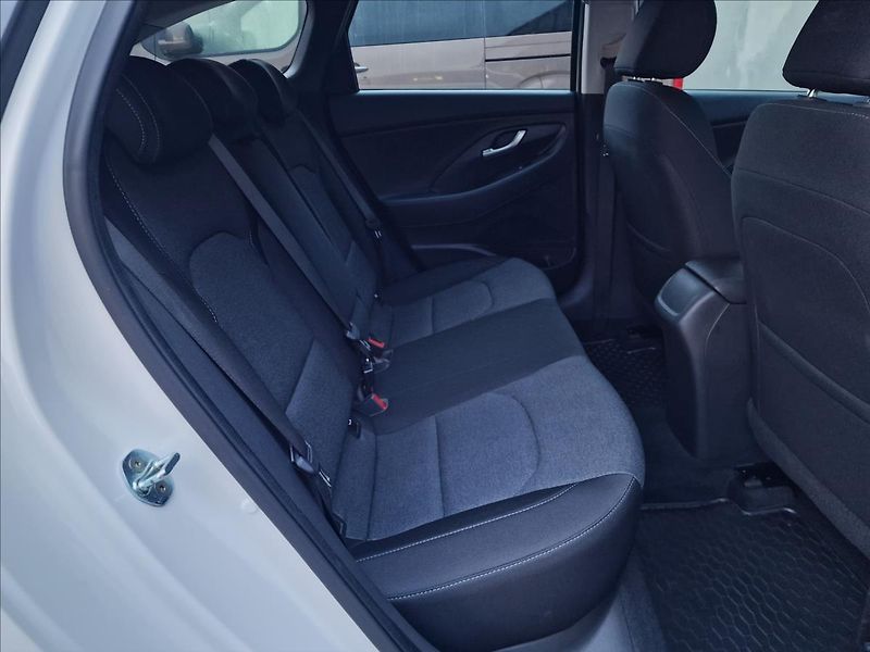 Hyundai i30 1.0 T-Gdi Family Smart Kombi - fotka 15 z 50