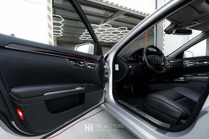 Mercedes-Benz Třídy S (2013) AMG S 63 5.5 V8 Biturbo - fotka 26 z 56