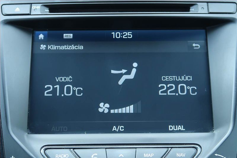 Hyundai i40 (2016) 1.7 CRDi, Serv.kniha, Navi - fotka 16 z 23