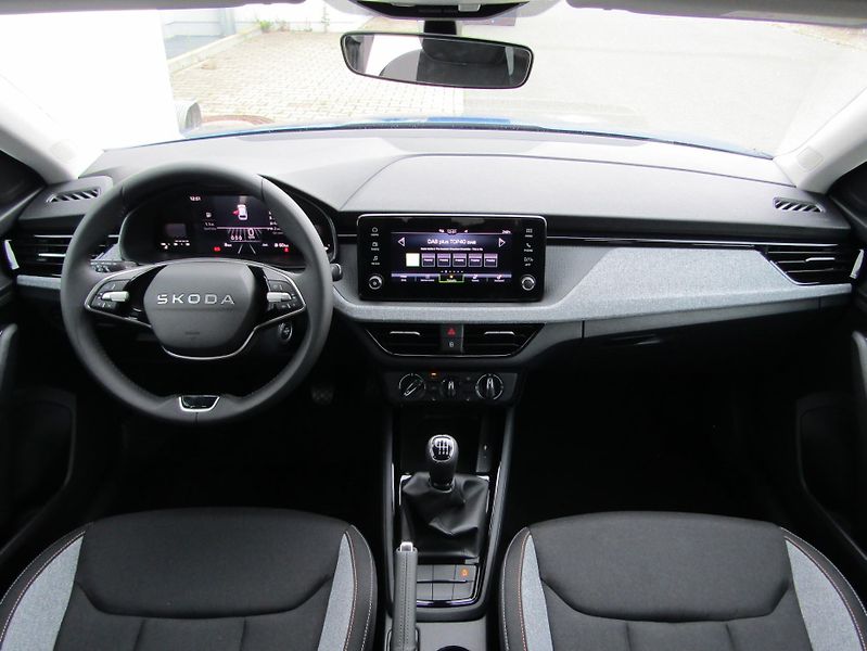 Škoda Scala (2025) Selection 1.0 TSI 85 kW - fotka 17 z 30