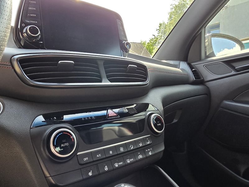 Hyundai Tucson 1.6-N-LINE-4x4-TOP STAV - fotka 21 z 21