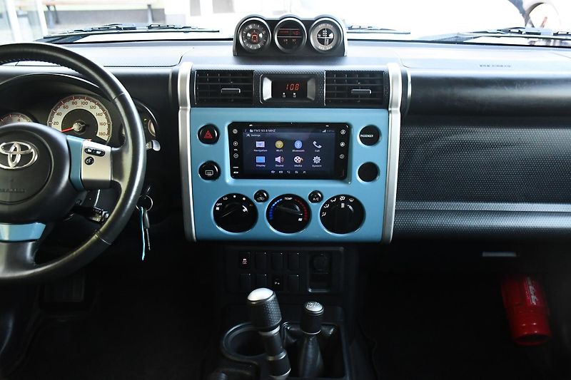 Toyota FJ Cruiser 4,0 VVT-i V6 AWD AT - fotka 22 z 50