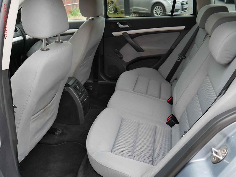 Škoda Octavia (2006) 2.0TDi, AC, park.čidla - fotka 10 z 14