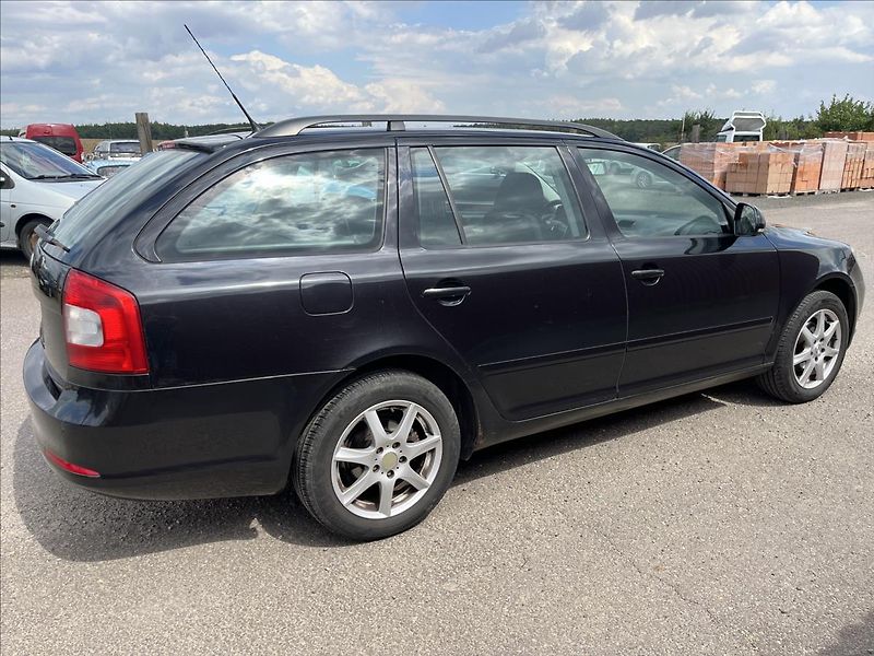 Škoda Octavia 1,6 MPi KLIMA ROZVODY PNEU - fotka 5 z 36