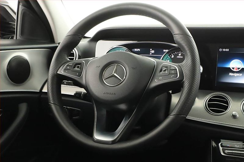 Mercedes-Benz Třídy E (2017) AMG Paket E 400 4MATIC - fotka 29 z 29