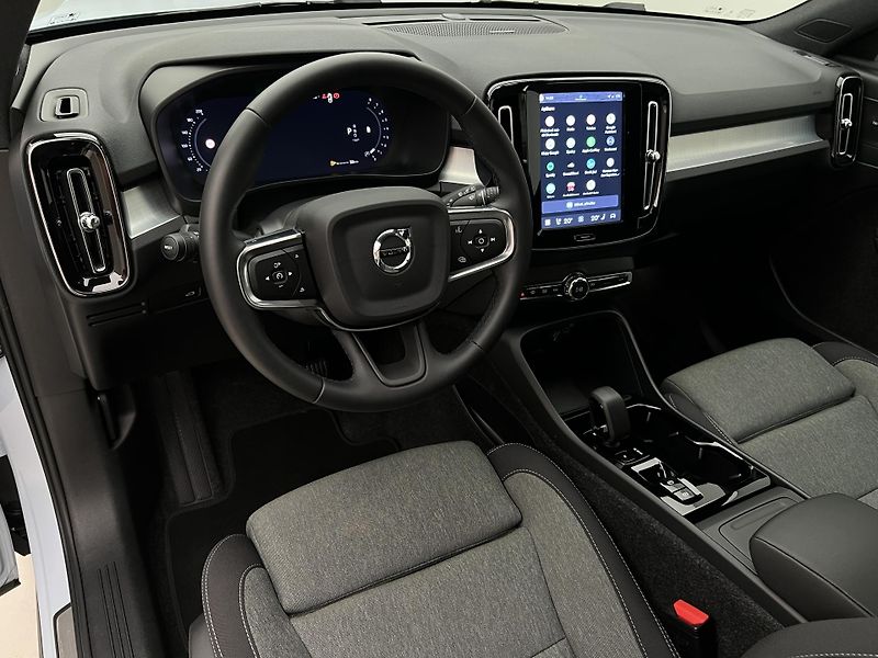 Volvo XC40 B3 DARK PLUS AUT CZ  - fotka 4 z 42