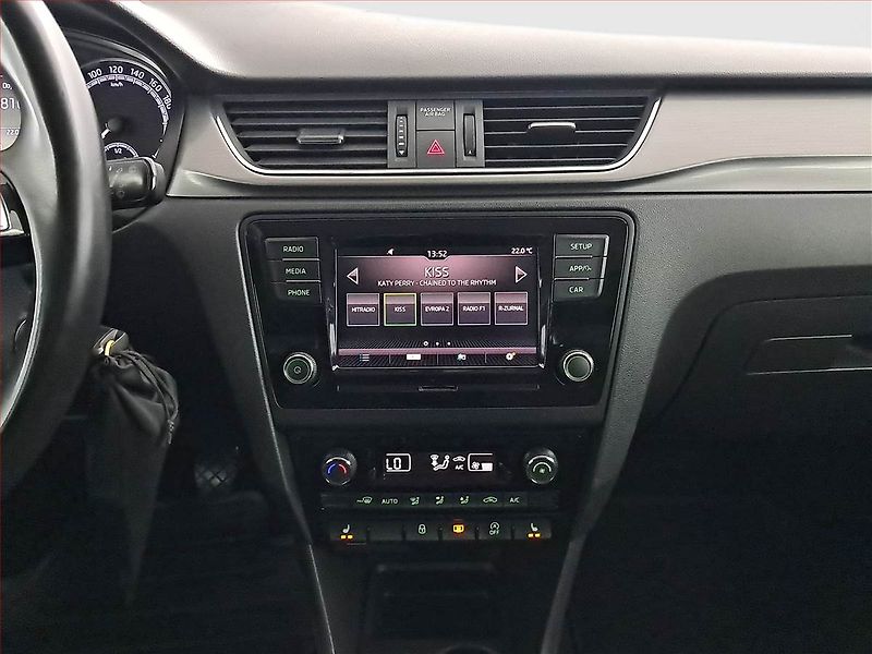 Škoda Rapid (2018) Spaceback 1.0 TSI, Xenony - fotka 12 z 18