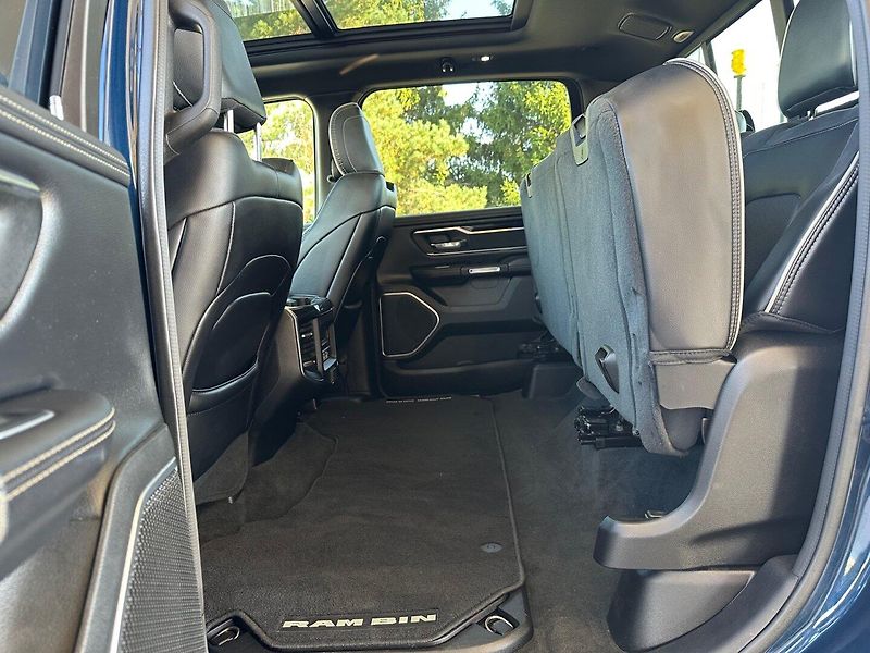 RAM 1500 (2021) 5.7HEMI V8 LARAMIE SPORT - fotka 25 z 30