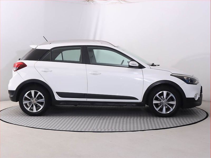 Hyundai i20 (2016) Active 1.4, Serv.kniha - fotka 6 z 17