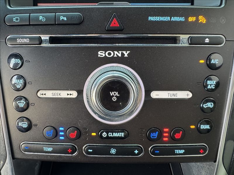 Ford Explorer 3,5 V6 268kW 4X4 PLATINUM - fotka 37 z 50