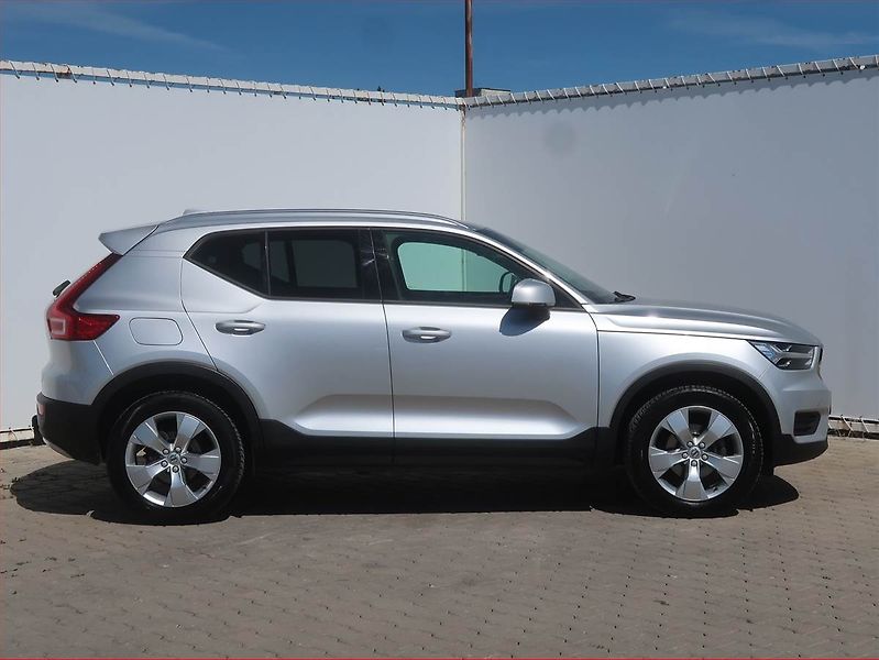 Volvo XC40 (2018) D3, Kůže, Navi, Tempomat - fotka 6 z 19
