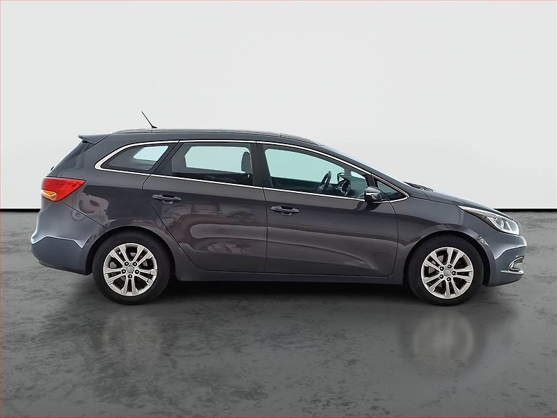Kia Ceed (2012) 1.6 GDI, nová STK, jezdí dobře - fotka 6 z 14