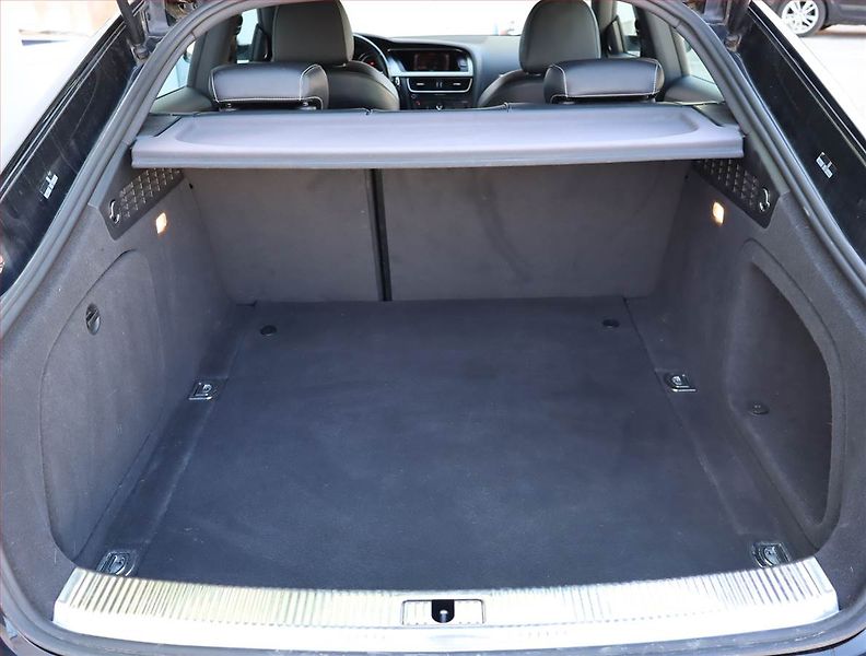 Audi A5 (2010) S-Line 2.0 TFSI, Xenony - fotka 13 z 16