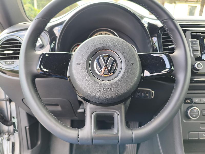 Volkswagen Beetle (2013) 1,2 TSI Cabrio Sport - fotka 19 z 35