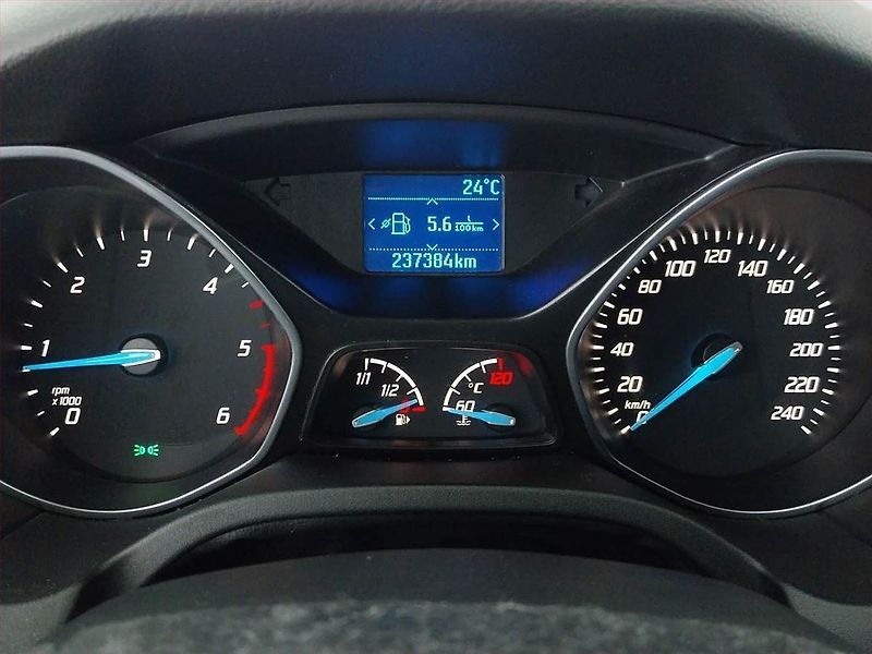 Ford Focus (2012) 1.6 TDCi, Serv.kniha, nová STK - fotka 11 z 17