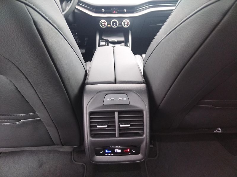 Škoda Superb combi L&K iV - fotka 14 z 30