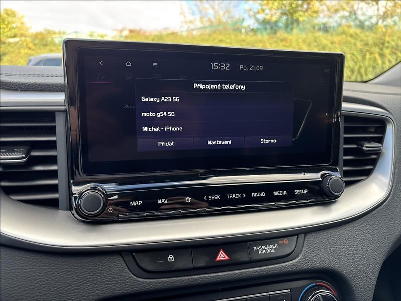 Kia Ceed 1,5 TGDi TOP ZÁRUKA KAMERA - fotka 25 z 40
