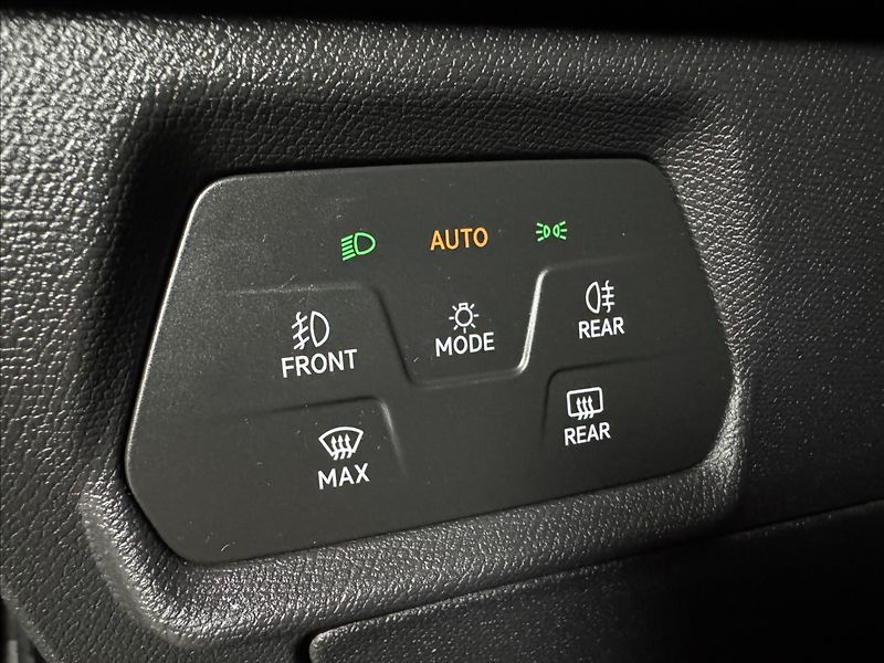 Seat Leon 1,4 TSi  e-Hybrid FR Line LED - fotka 25 z 50