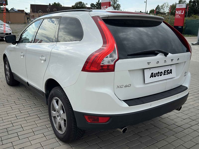 Volvo XC60 (2012) 2.5d 4x4, AT, klima - fotka 6 z 19