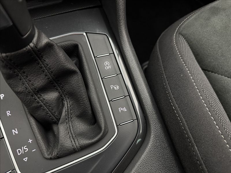 Volkswagen Tiguan 1,5 TSi DSG HUD KAMERA TAŽNÉ - fotka 32 z 50