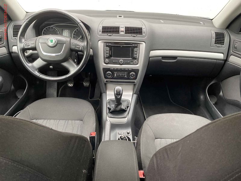 Škoda Octavia (2011) 1.6 TDi, ČR, Elegance - fotka 8 z 18