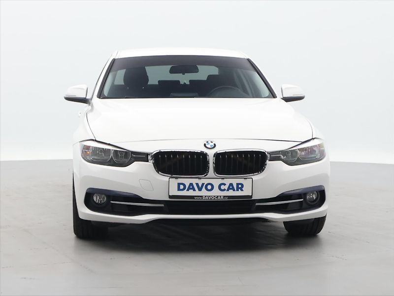 BMW Řada 3 2,0 320i 135kW CZ xDrive Sport - fotka 2 z 38