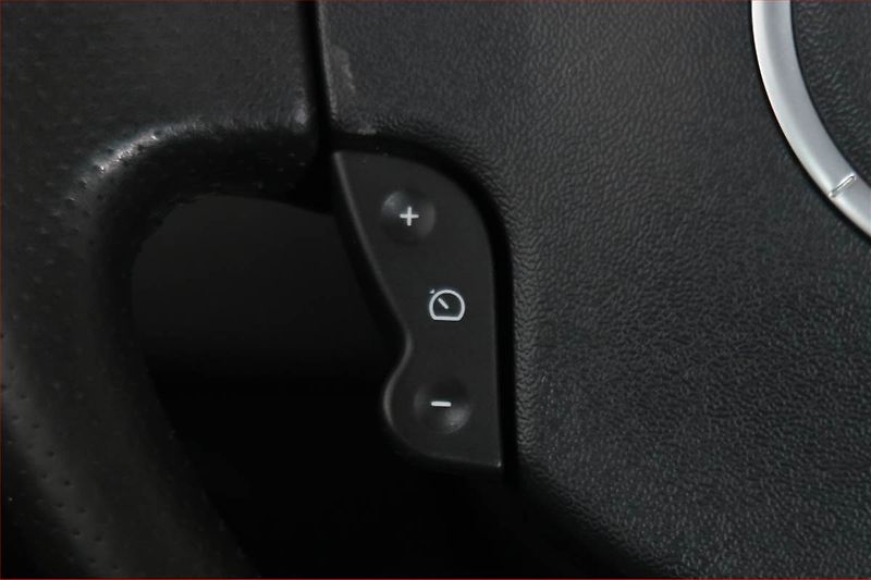 Renault Mégane (2009) 1.5 dCi, nová STK, Klima - fotka 17 z 19