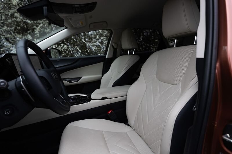 Lexus NX 450h plus 450H 2.5 PHEV LUXURY - fotka 9 z 29