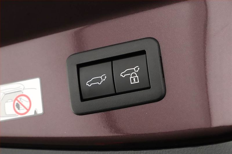 Toyota C-HR (2024) 1.8 Hybrid - fotka 13 z 20