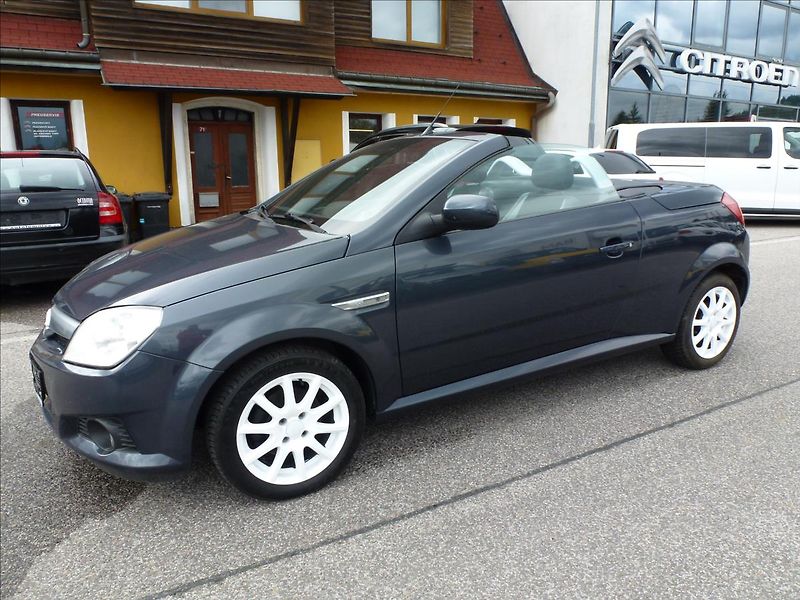 Opel Tigra 1,4 16V Roadster Cabrio - fotka 1 z 48