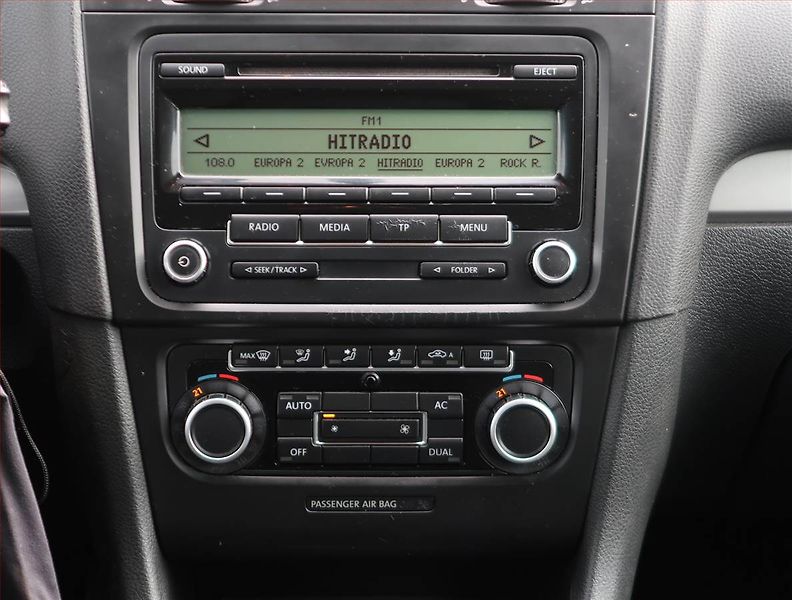 Volkswagen Golf (2010) 1.6 TDI, Serv.kniha, Tempomat - fotka 12 z 16