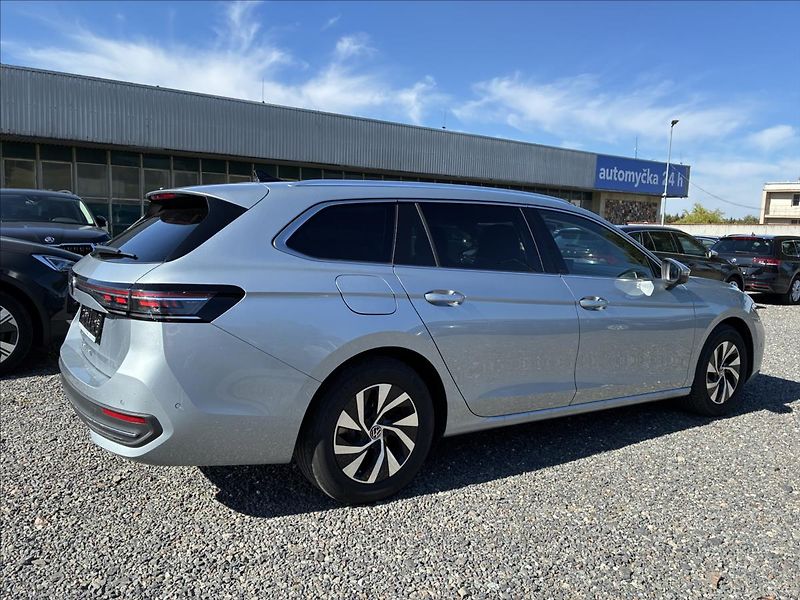 Volkswagen Passat 2,0 TDI IQ-LIGHT KAMERA 360 - fotka 6 z 33