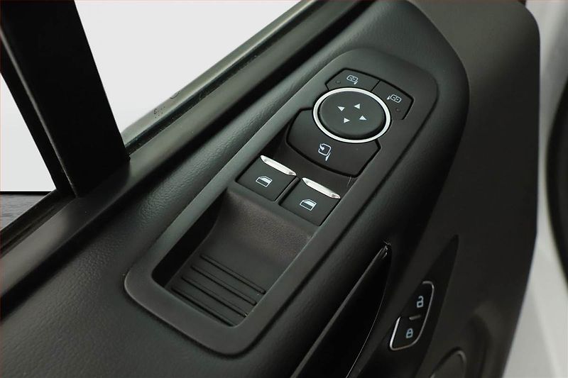 Ford Tourneo Custom (2023) Titanium 2.0 EcoBlue mHEV, ČR - fotka 14 z 14
