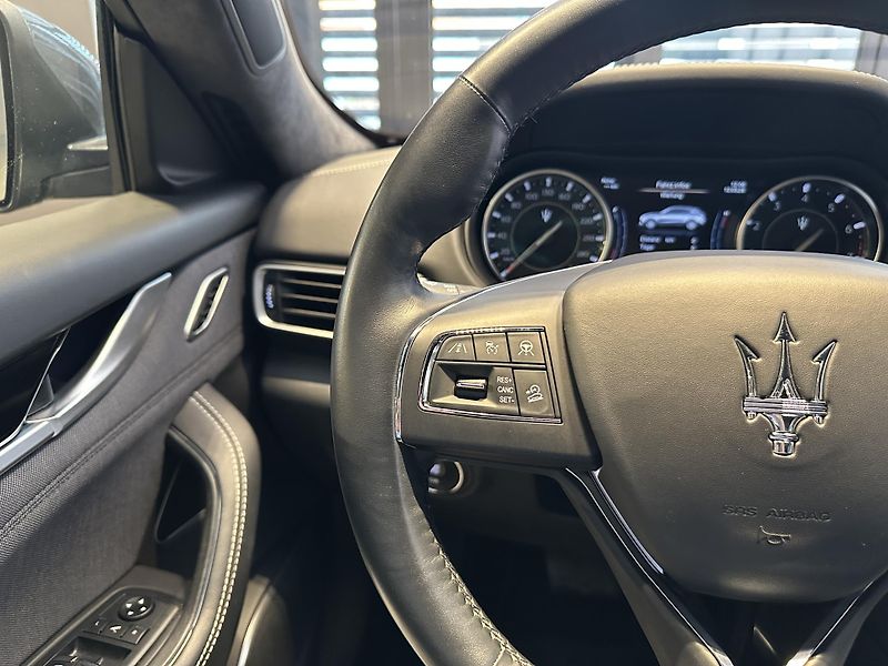 Maserati Levante (2021) GT 330HP Zegna Interior - fotka 15 z 18