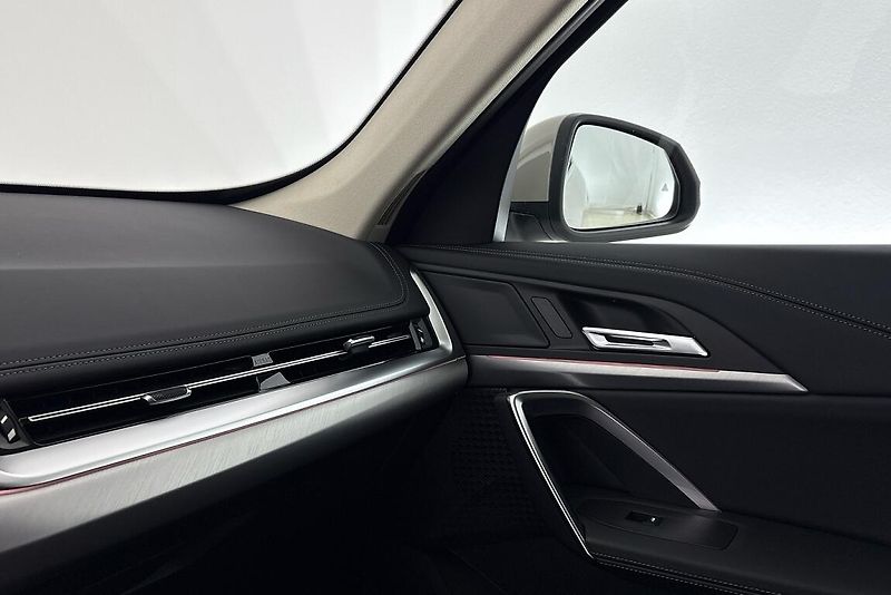 BMW X1 sDrive18d - fotka 17 z 22