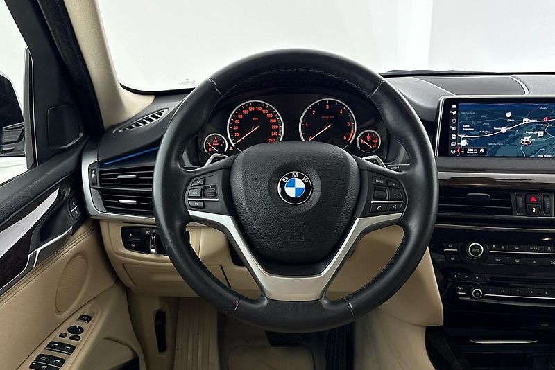 BMW X5 xDrive30d - fotka 22 z 26