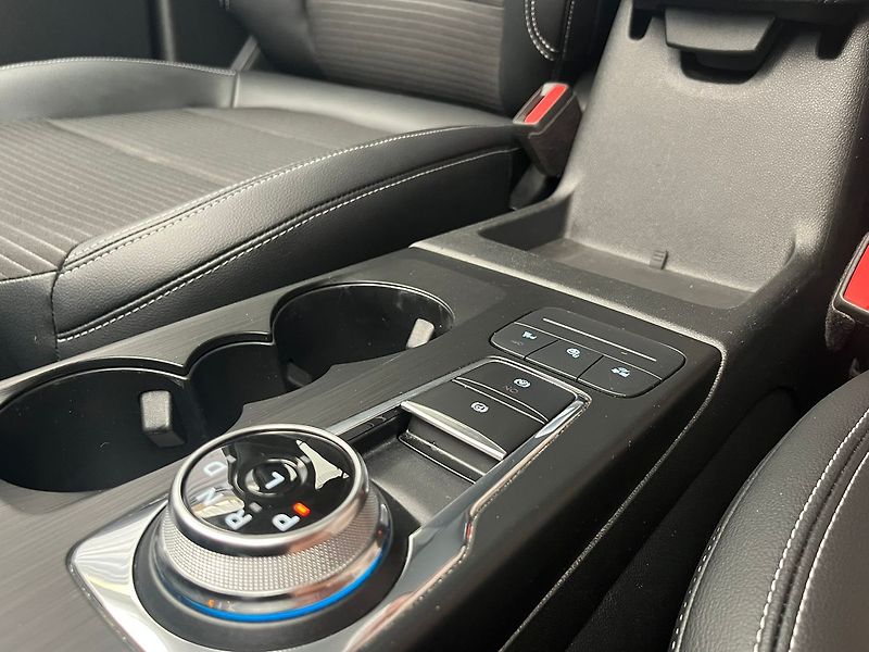Ford Kuga 2.5 HEV 4X4 REZERVOVÁNO - fotka 36 z 70