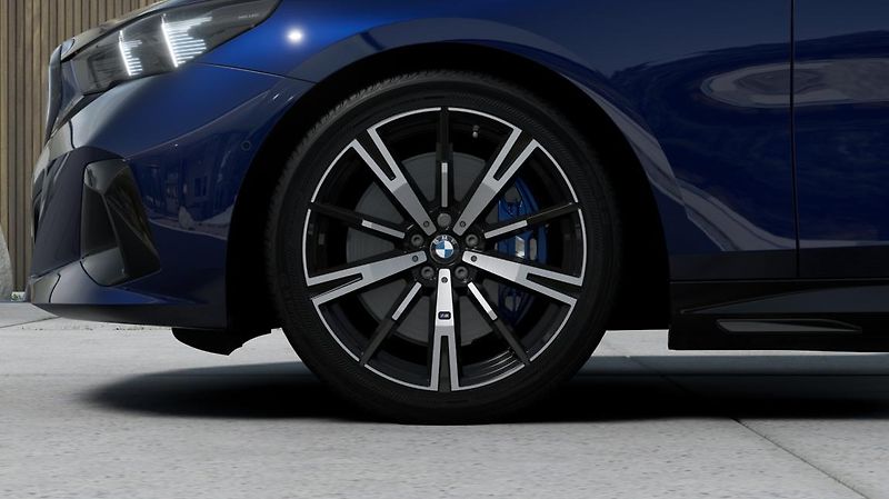 BMW Řada 5 540d xDrive Touring - fotka 8 z 14