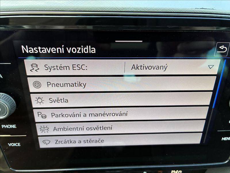 Volkswagen Passat 2,0 PANORAMA,TAŽNÉ,ALLU 19 - fotka 22 z 27