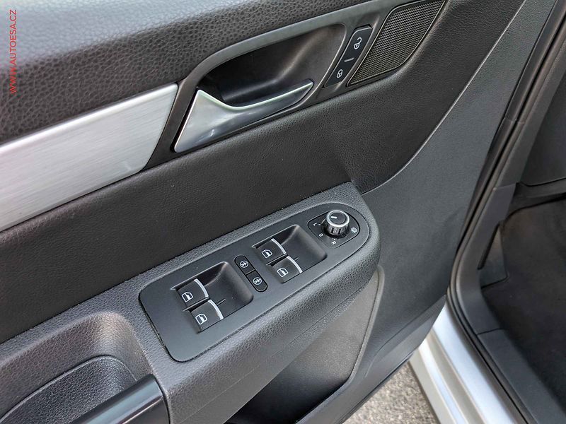 Volkswagen Sharan (2012) 2.0 TDi, Highline, DSG - fotka 11 z 14