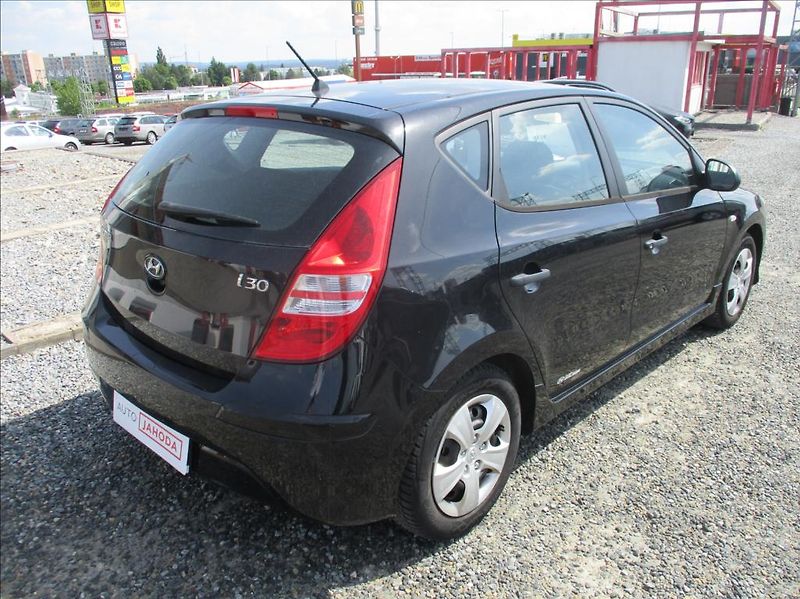 Hyundai i30 1,4 i 16v, klima, serviska, - fotka 5 z 38