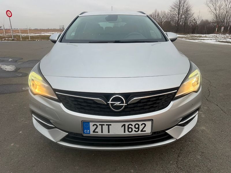 Opel Astra 1,2  81 kW SPORTS TOURER - fotka 8 z 18