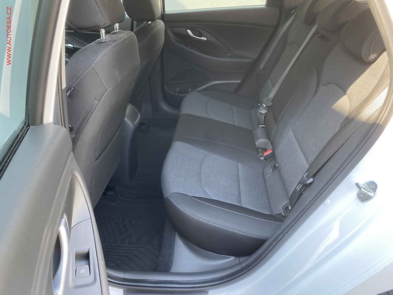 Hyundai i30 (2022) 1.5 T-GDi, Smart, kamera - fotka 10 z 17