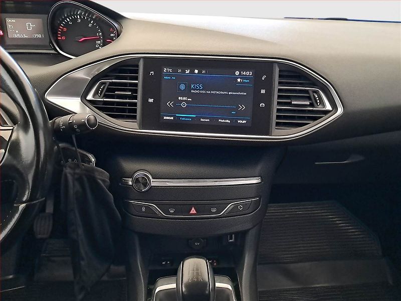 Peugeot 308 (2019) 1.6 BlueHDi, Xenony, Tempomat - fotka 12 z 18