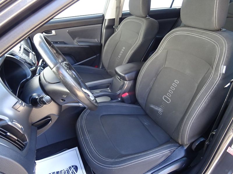 Kia Sportage (2011) 1.7CRDi,85kW,S.kn,tažne,ALU - fotka 8 z 23